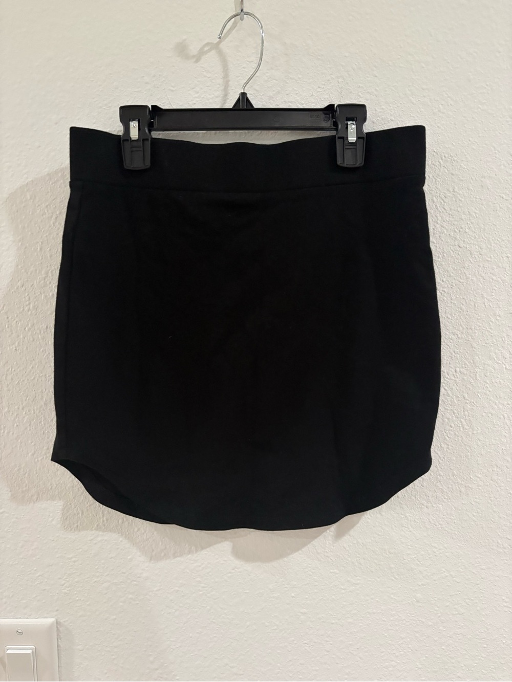Forever 21 Black Mini Skirt - Simple Curve Hem